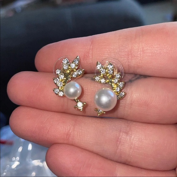 Pearlized Golden Leaf BOHO Floral Earrings - Picture 2 of 4